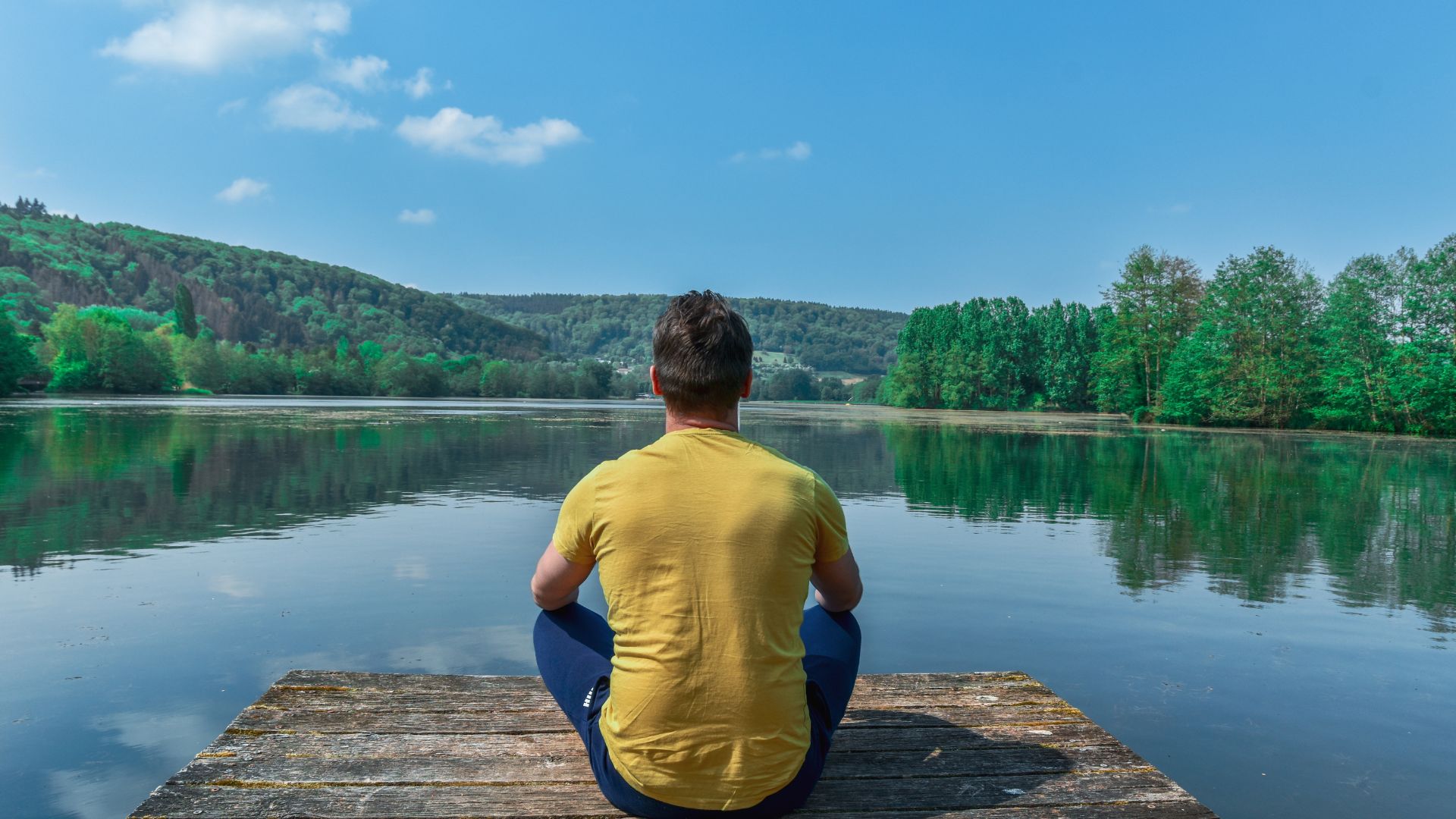 Los beneficios del yoga al aire libre